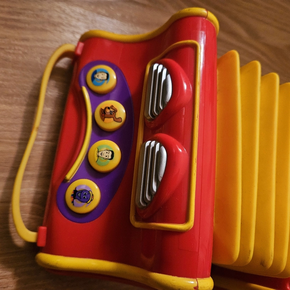 The Wiggles Musical Singing Play Accordion - Picture 2 of 7